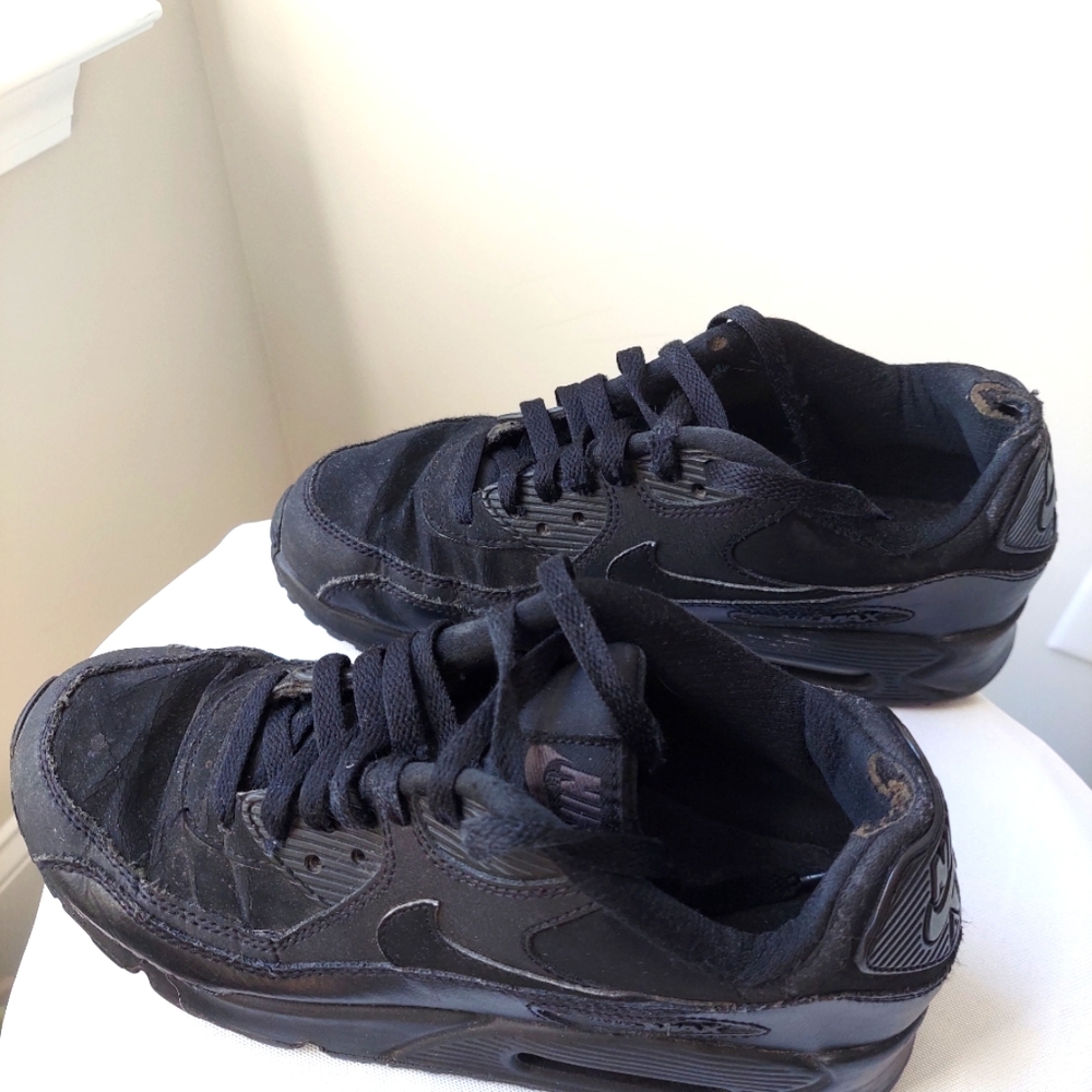 Black Nike Air Max 90 Tennis Shoes